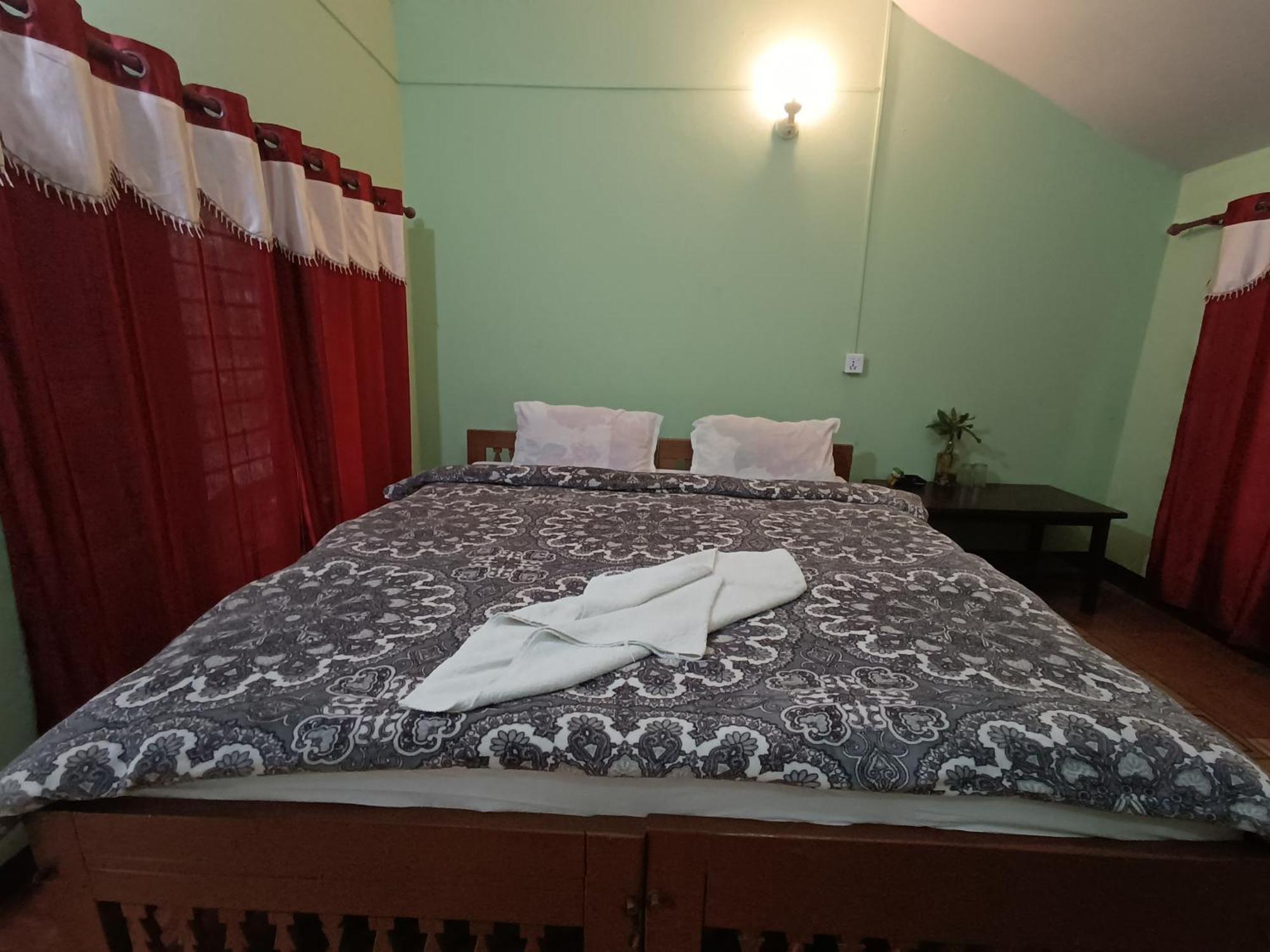 Crocodile Safari Camp Hotell Chitwan Rom bilde