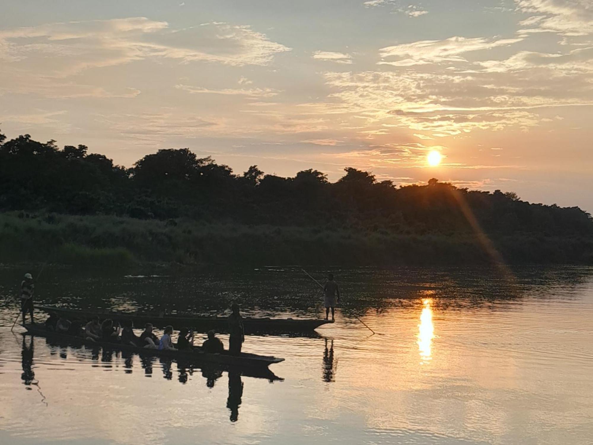 Crocodile Safari Camp Hotell Chitwan Eksteriør bilde