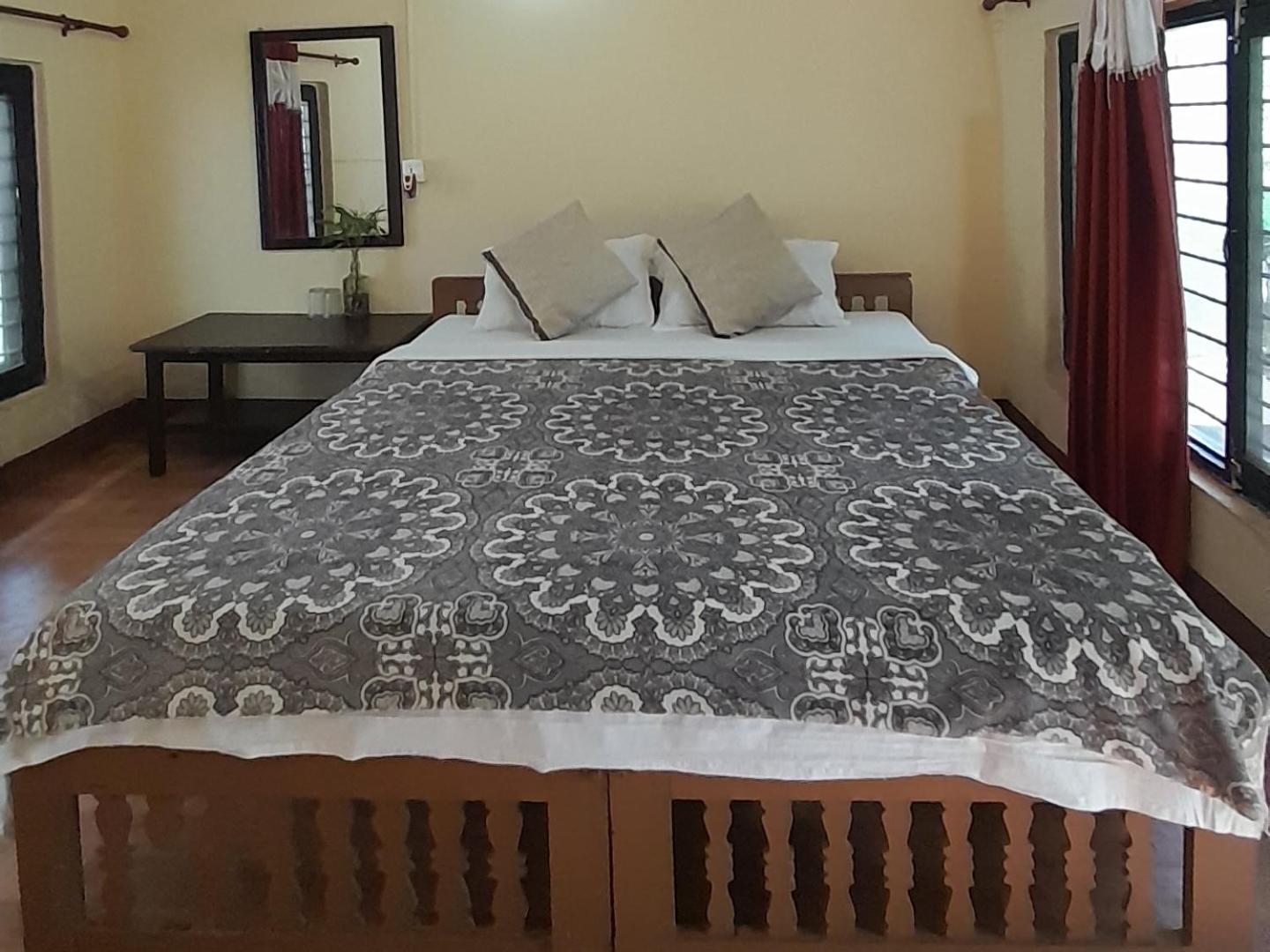 Crocodile Safari Camp Hotell Chitwan Eksteriør bilde