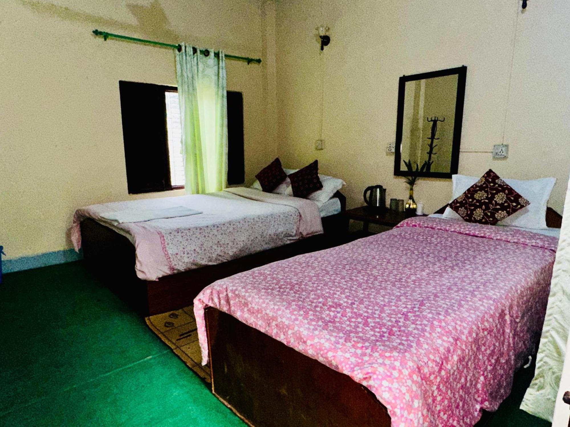 Crocodile Safari Camp Hotell Chitwan Rom bilde